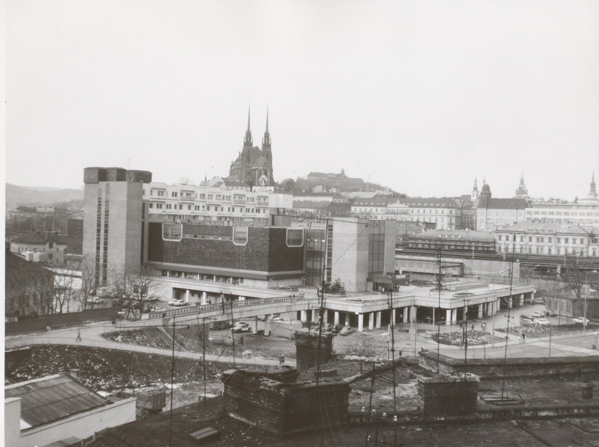 Prior před dokončením