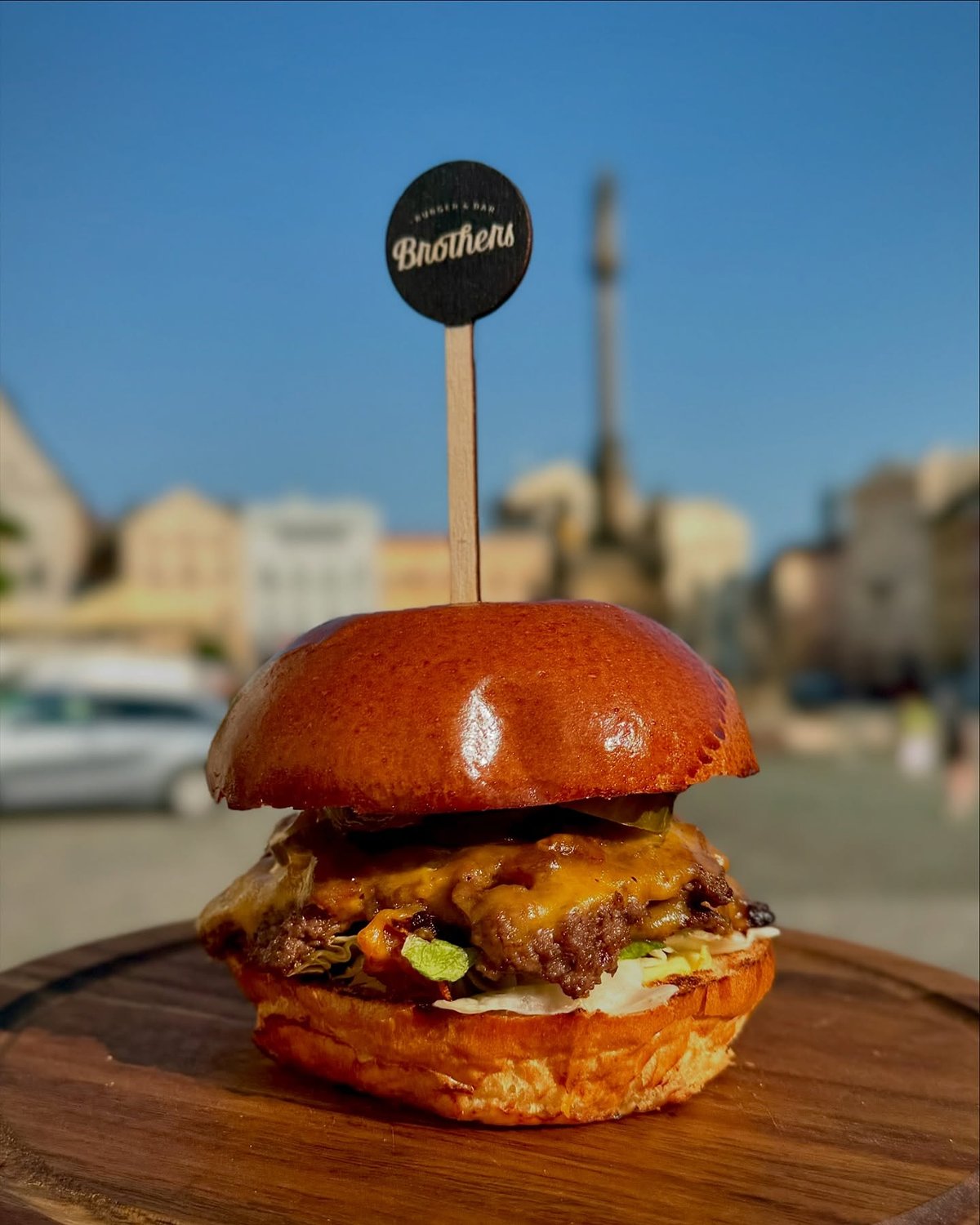 Zahrádka Burger & Beer Brothers na Dolním náměstí.