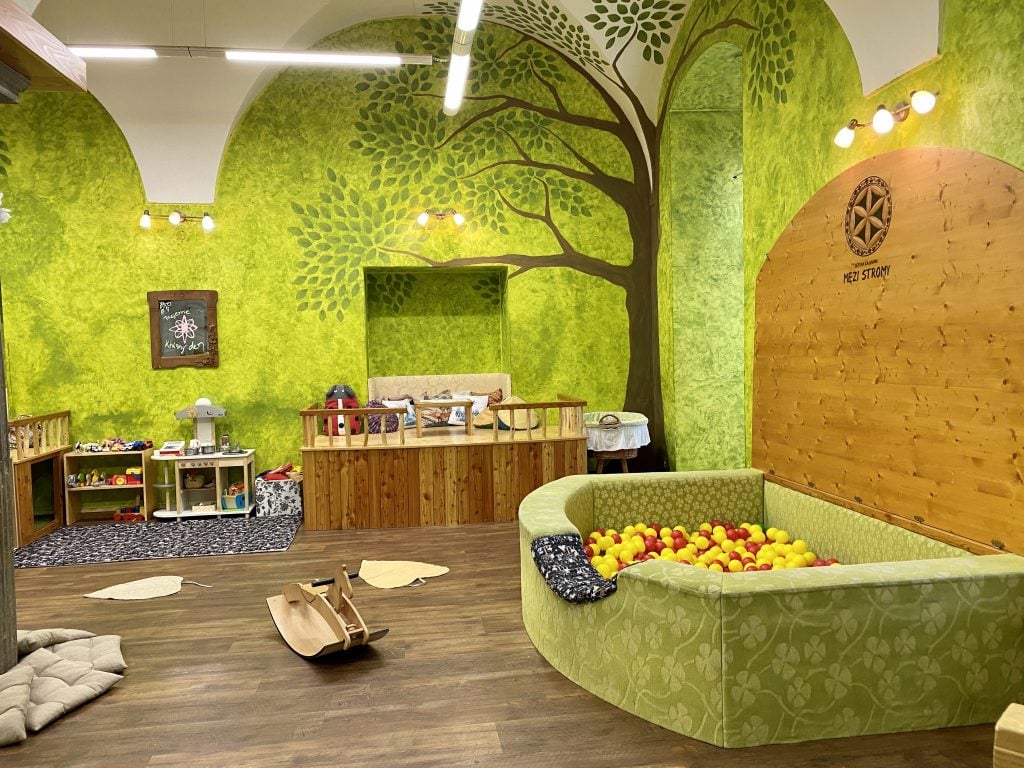 Děti si mohou užít i bazének s balónky