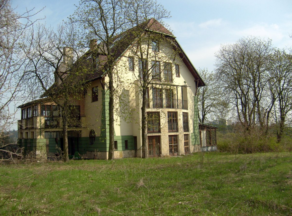 Hošnova vila před požárem.