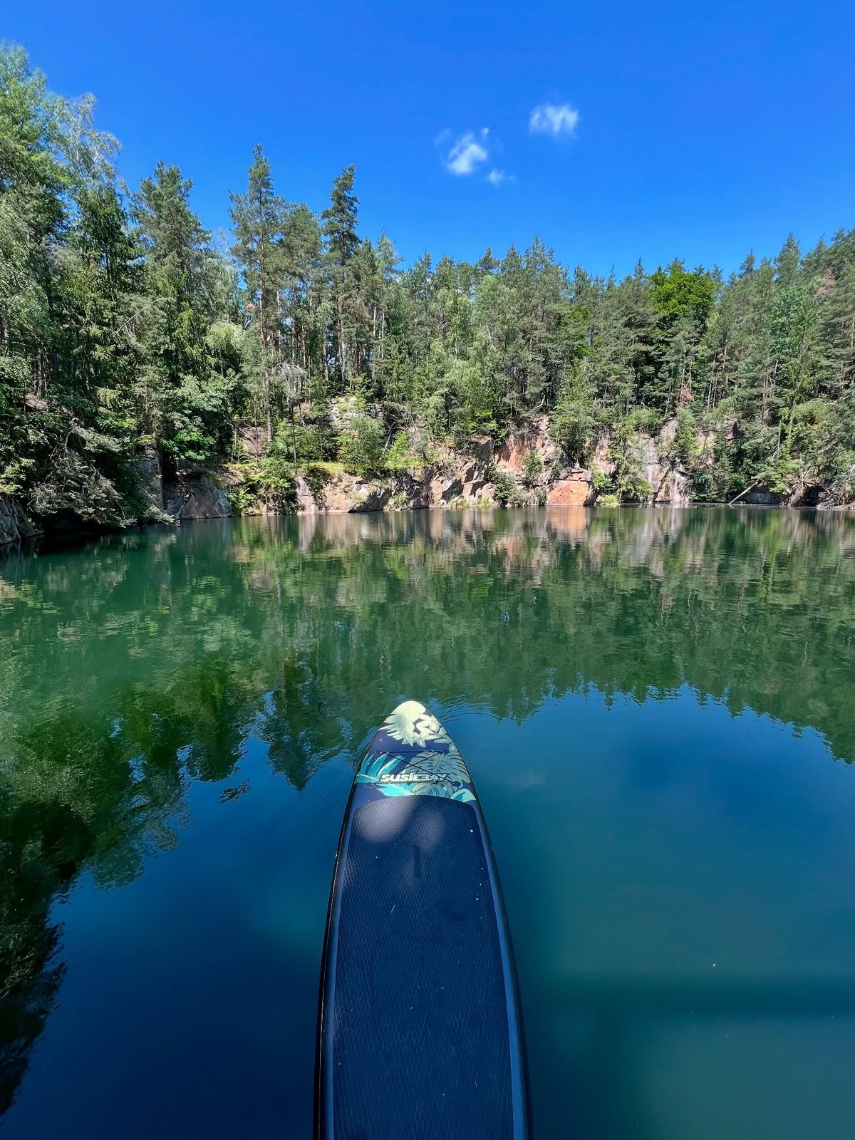 Pobyt v lese, na břehu zatopeného lomu Hranice.