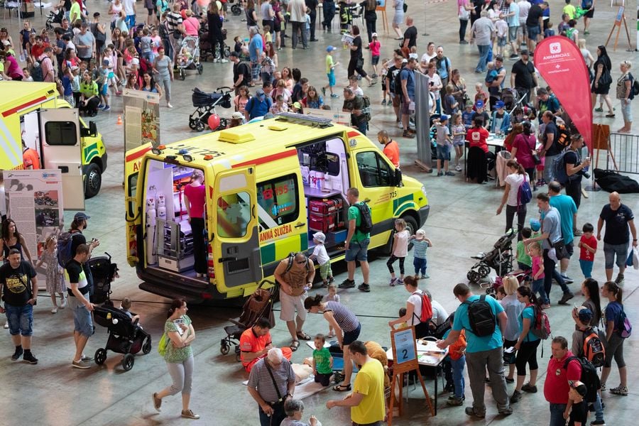 Můžete se podívat například na to, jak pracují záchranáři.