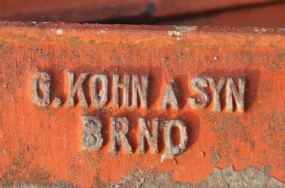 Cihla z továrny rodiny Kohn