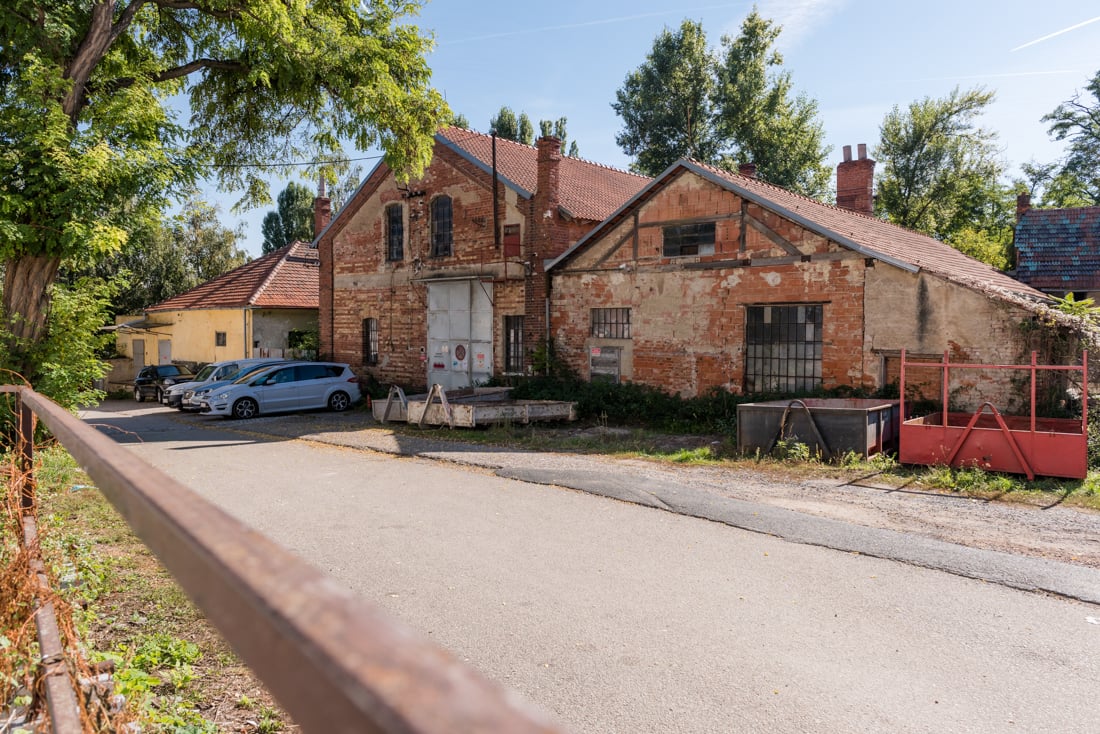 Budovy bývalé Kohnovy cihelny.