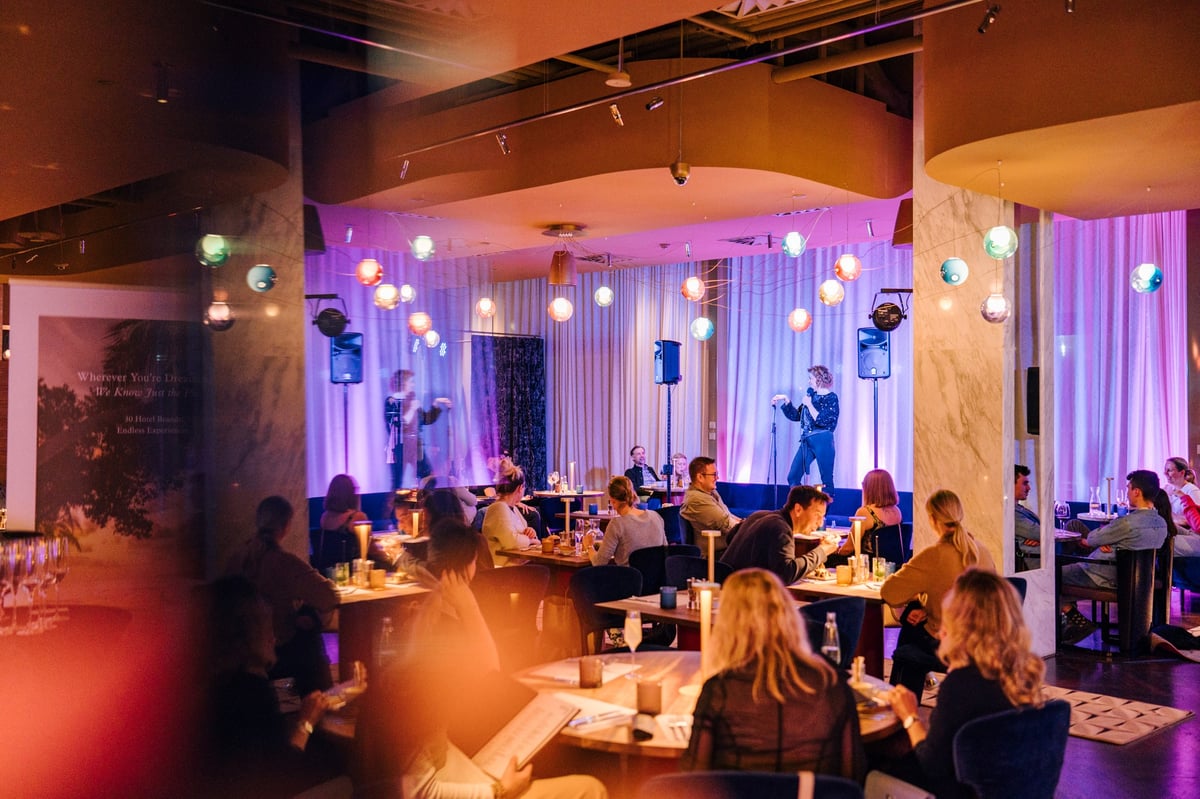 Interiér baru Dizzy’s Club