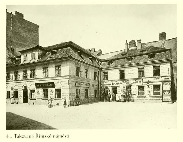 Římské náměstí s hospodou U dobrého kamaráda.