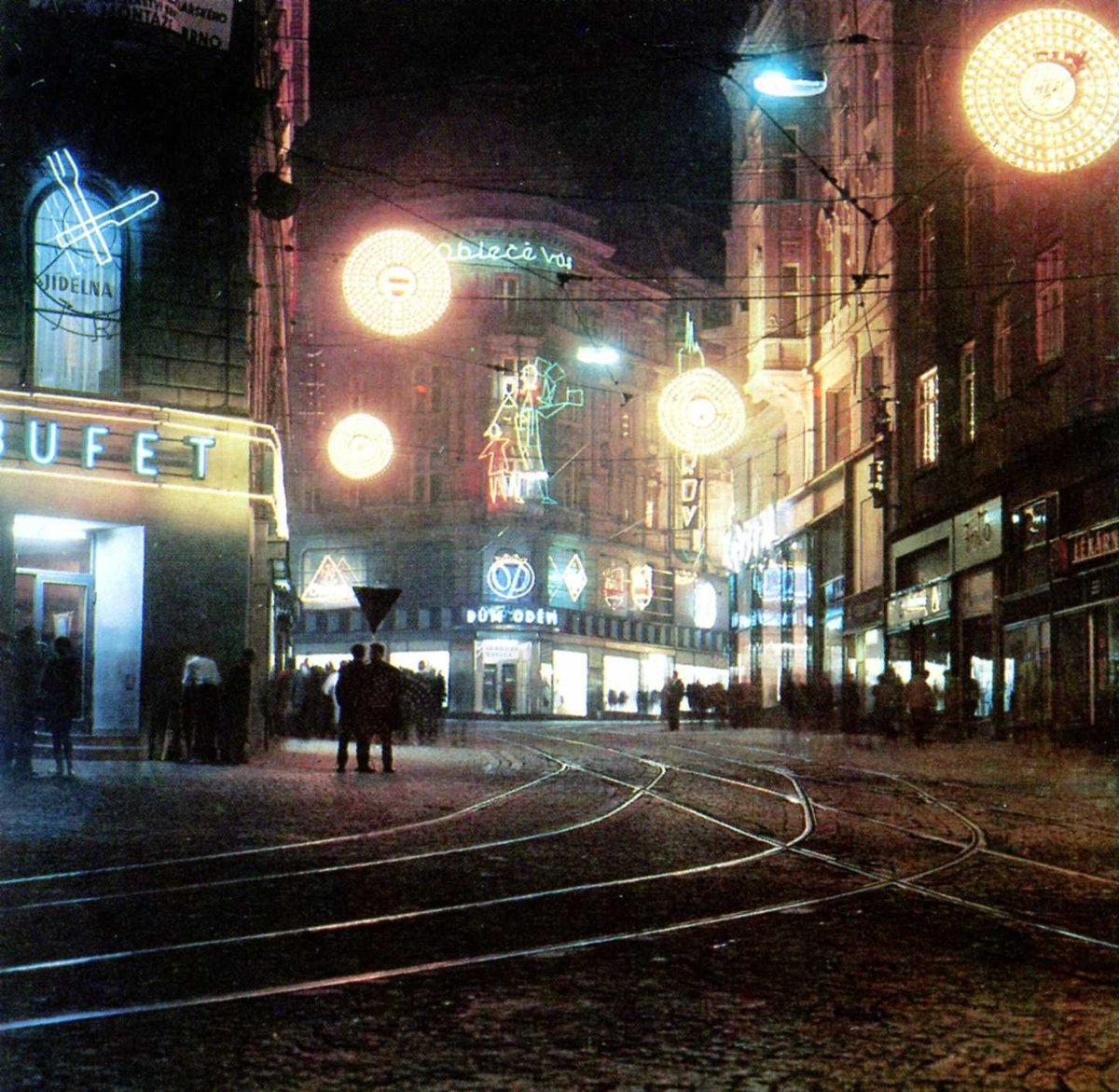 Neony na Masarykově ulici