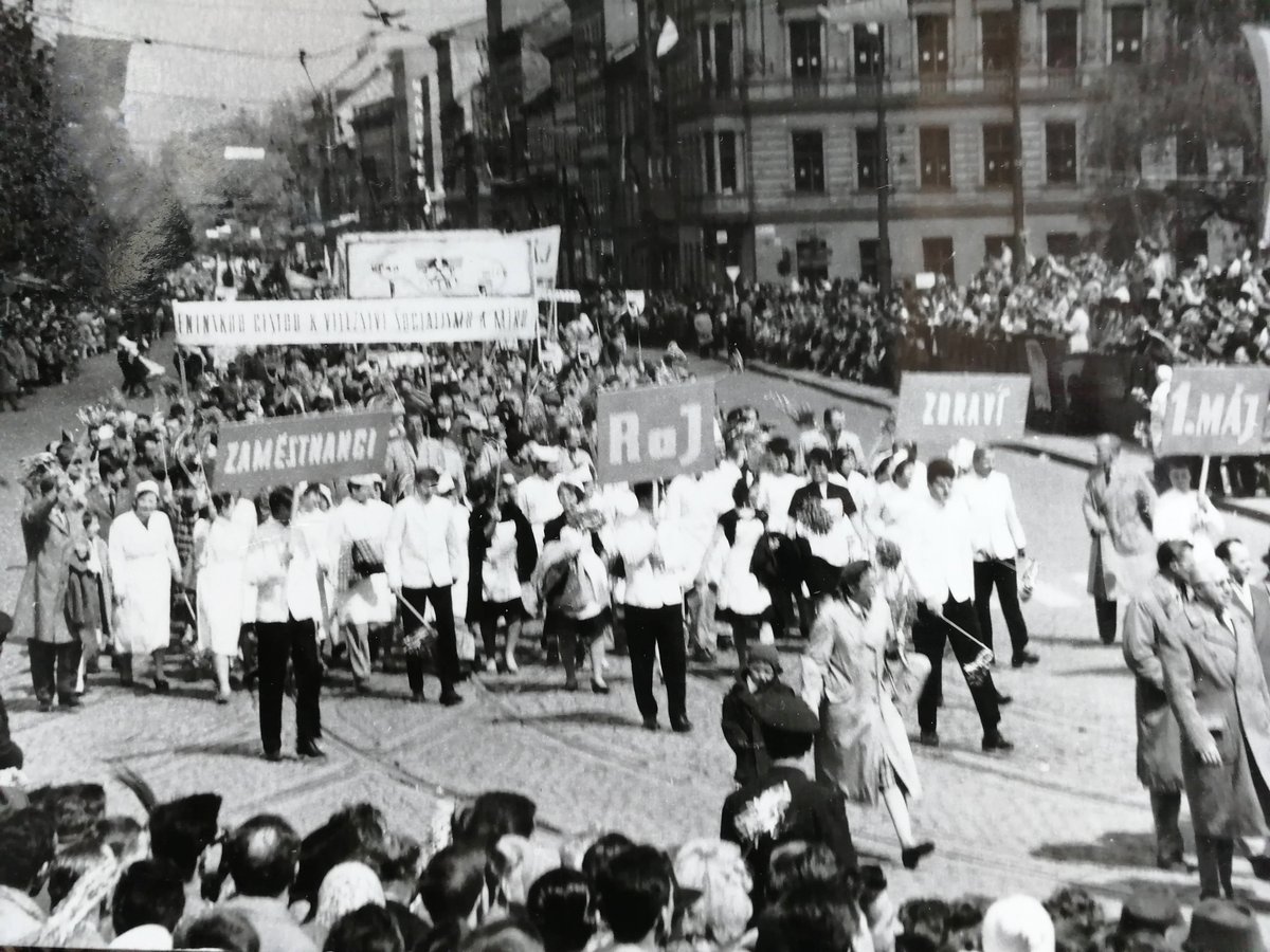 Zaměstnanci z gastronomie na prvomájovém průvodu
