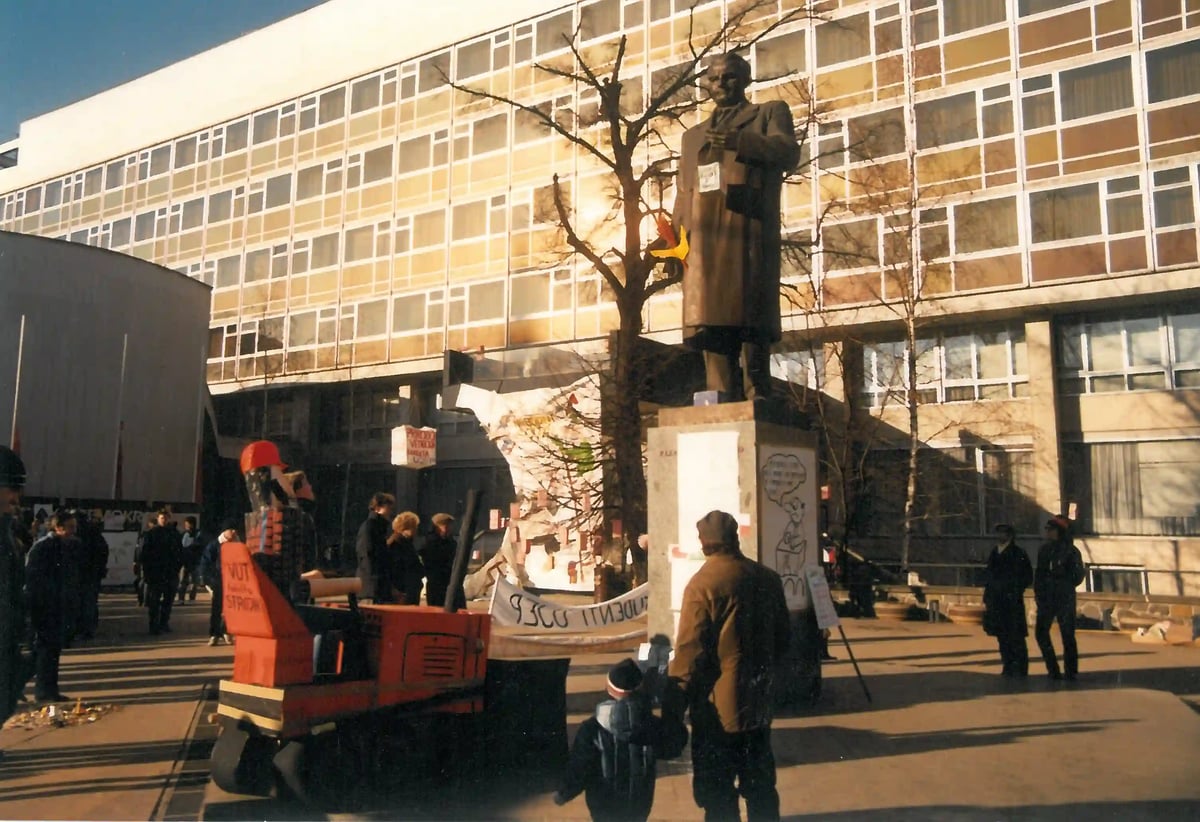 Odstraňování sochy