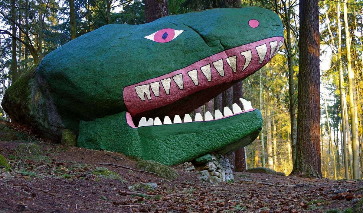 V lese najdete nejrůznější zvířata z kamene