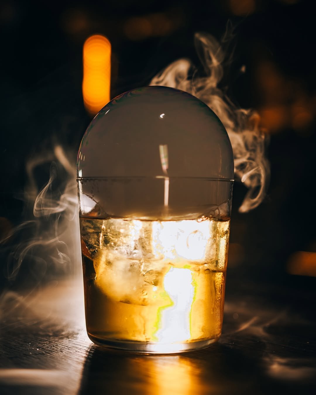 Whiskáč na Jakubáku – Co kdyby whisk#ey chutnala všem? Hruška, vanilkový karamel a jemná skotská? Tento koktejl obrátí na whisky víru i zapřisáhlého odpůrce. A nahoře je vanilková bublina.