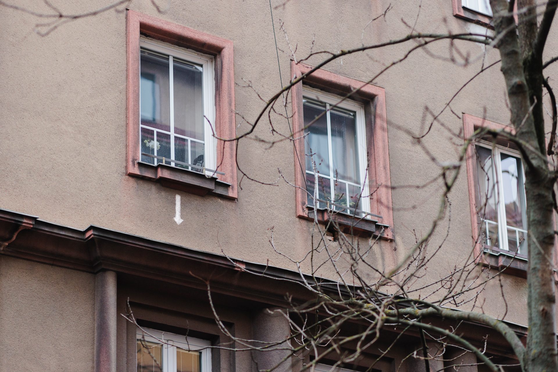 Šipky na domech, chybějící věže. Válka je v Brně přítomná dodnes