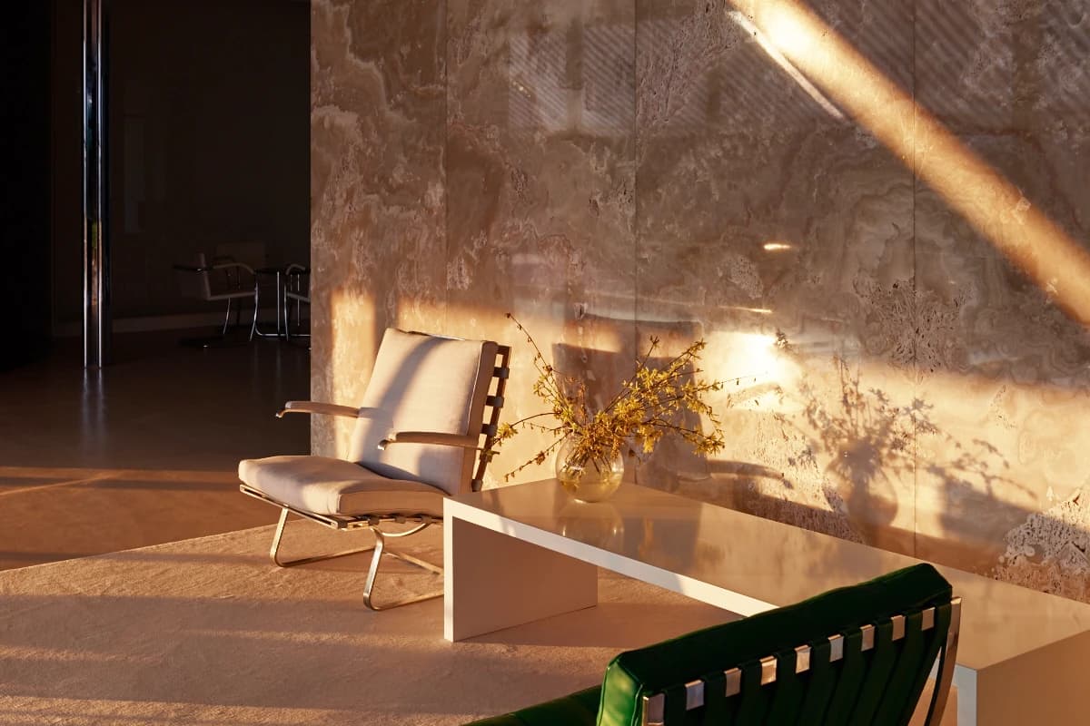 Onyxová stěna ve vile Tugnedhat