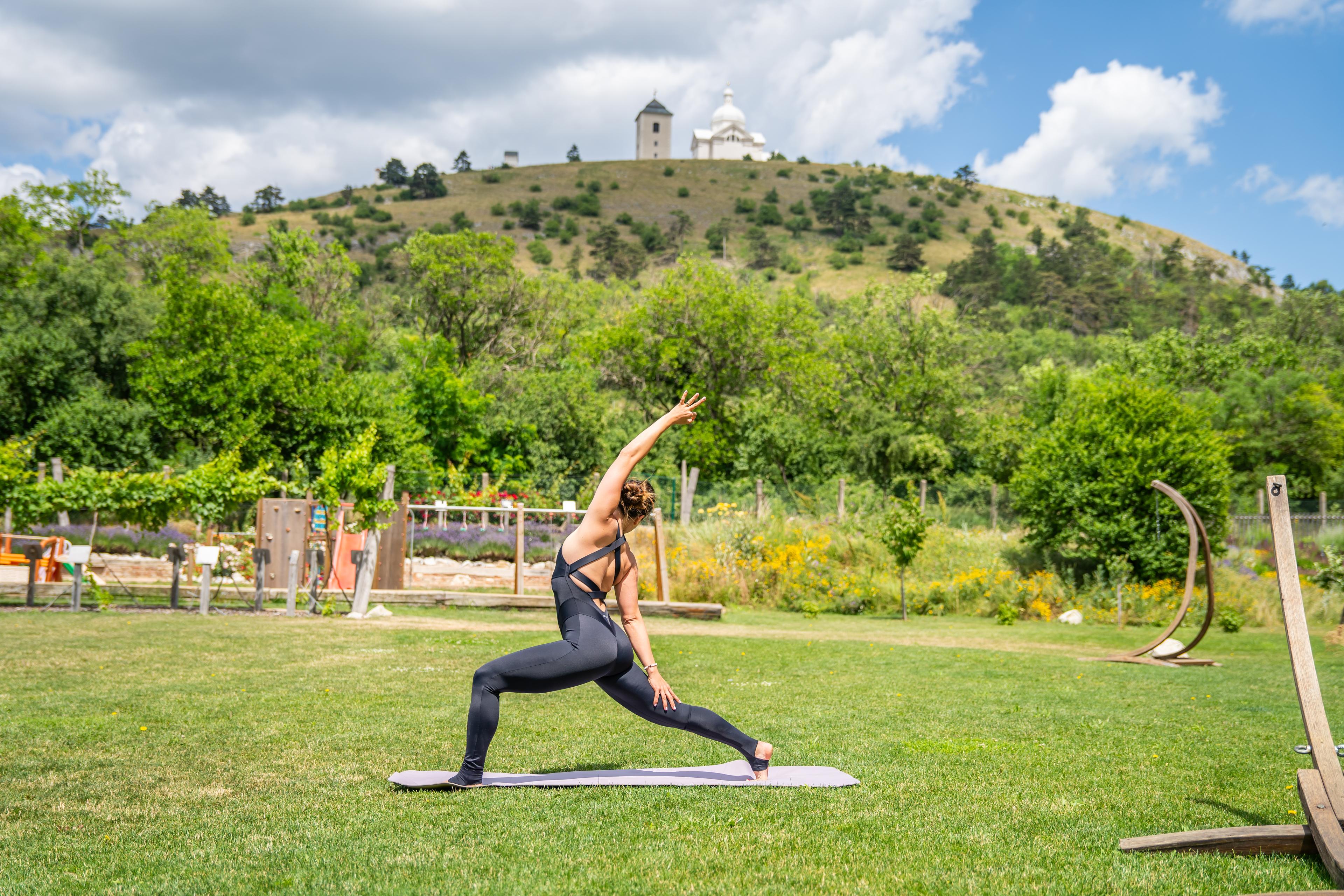 Hotel Ryzlink se nachází v bezkonkurenční lokalitě – přímo pod Svatým kopečkem v Mikulově.
