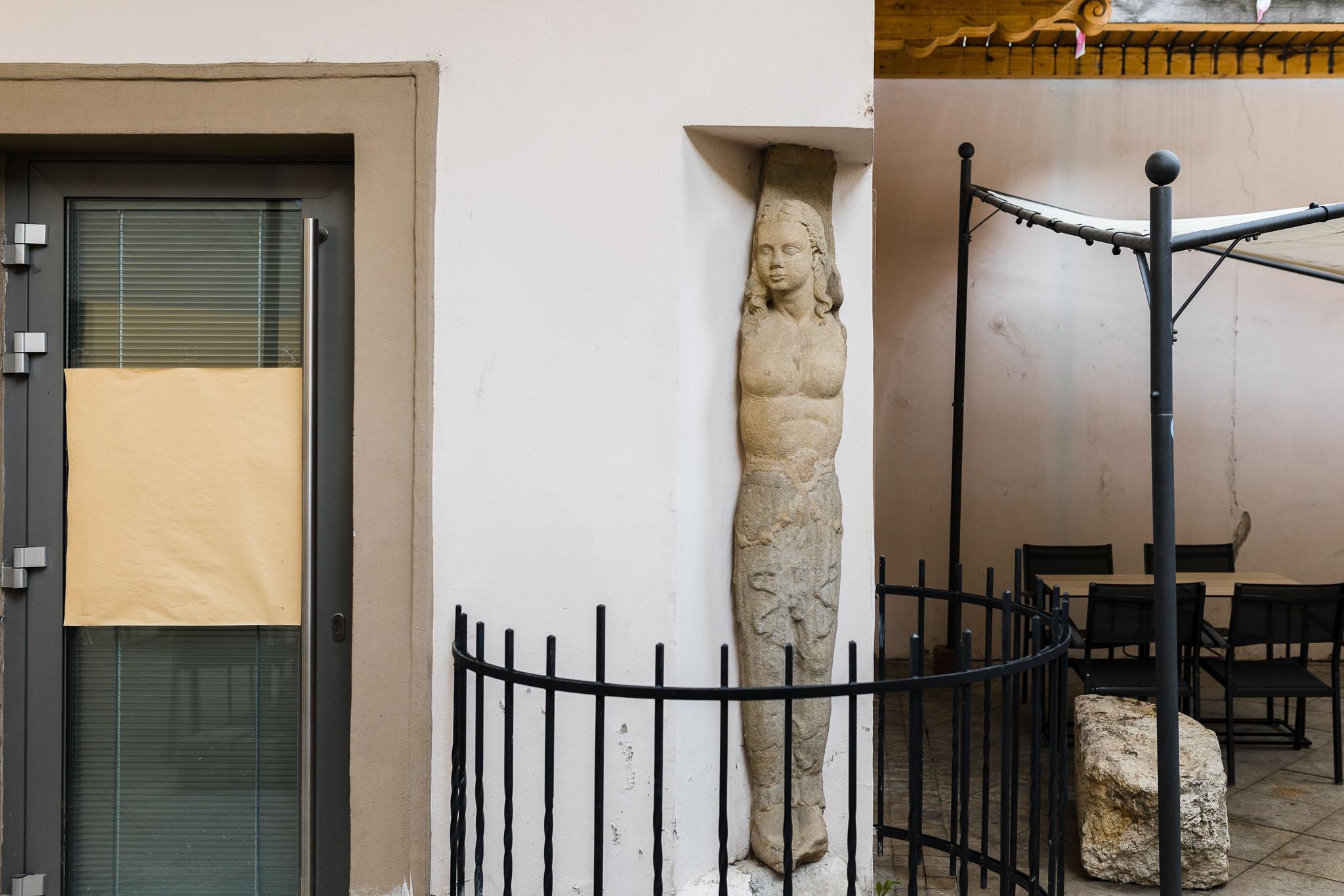 Kamenná panna na Orlí ulici