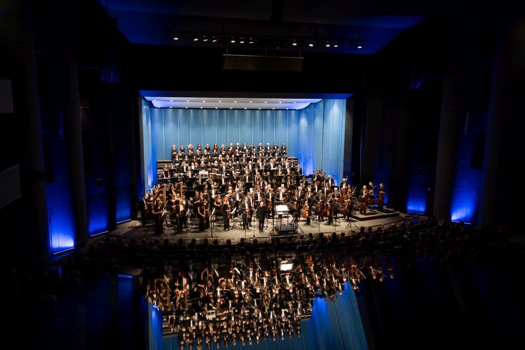 Na pódiu se přidá Český filharmonický sbor Brno a také dětský pěvecký sbor Kantiléna.