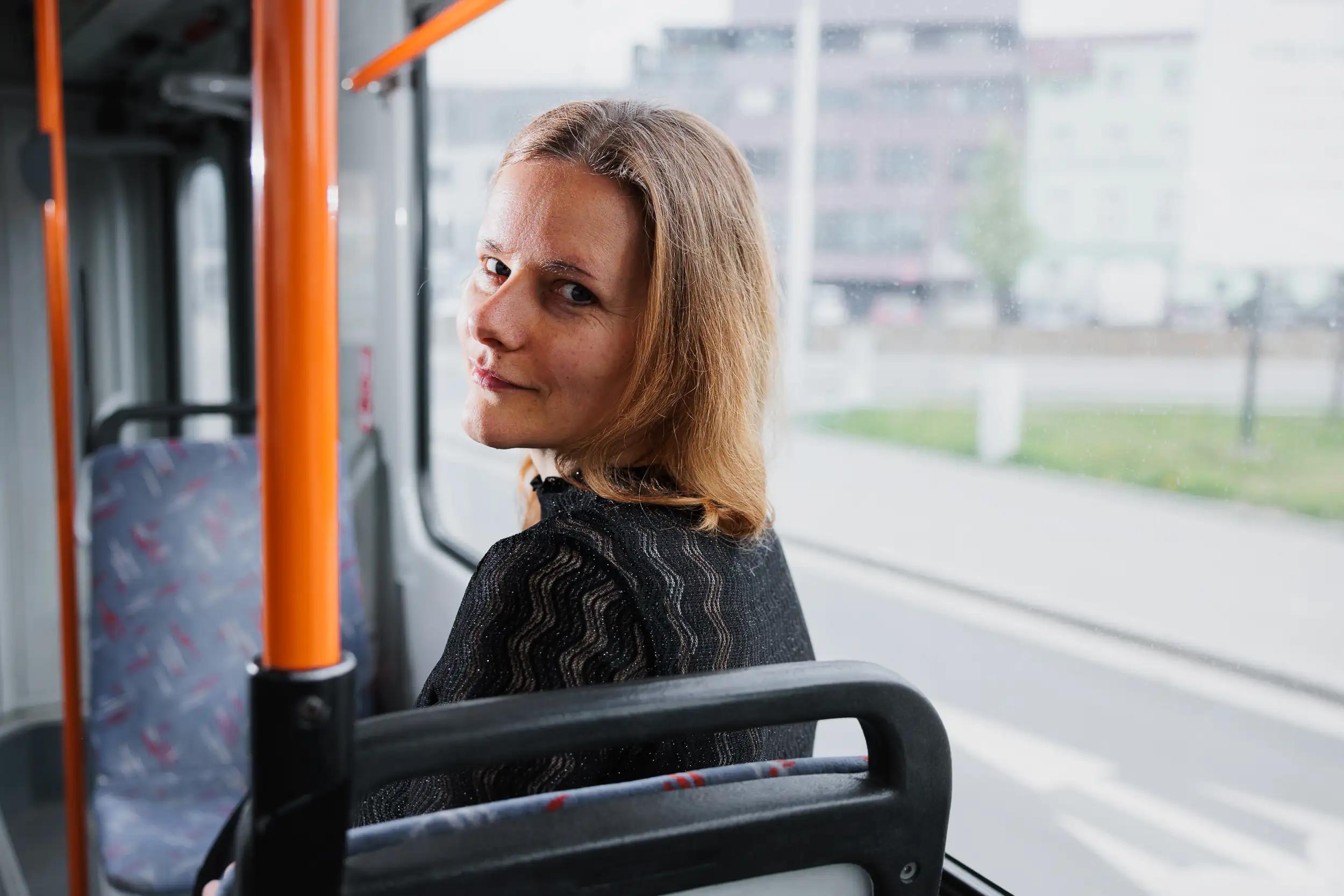V tramvaji. Tedy, šalině!