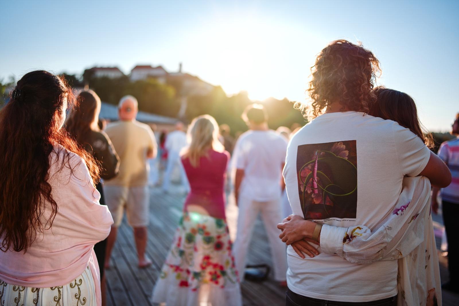  I proto Ecstatic Dance Brno tvoříme, abychom směřovali naši pozornost co nejvíce  na to, co je tady a teď.
