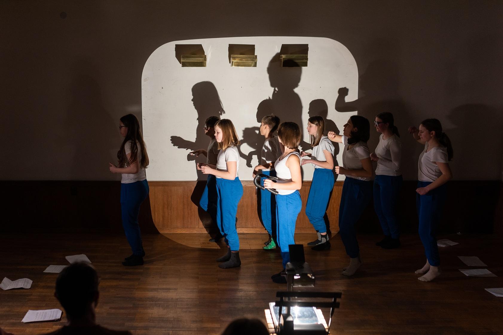 Zažijte dějiny na vlastní kůži: Divadelní ateliér Paměti národa zve nové tváře!