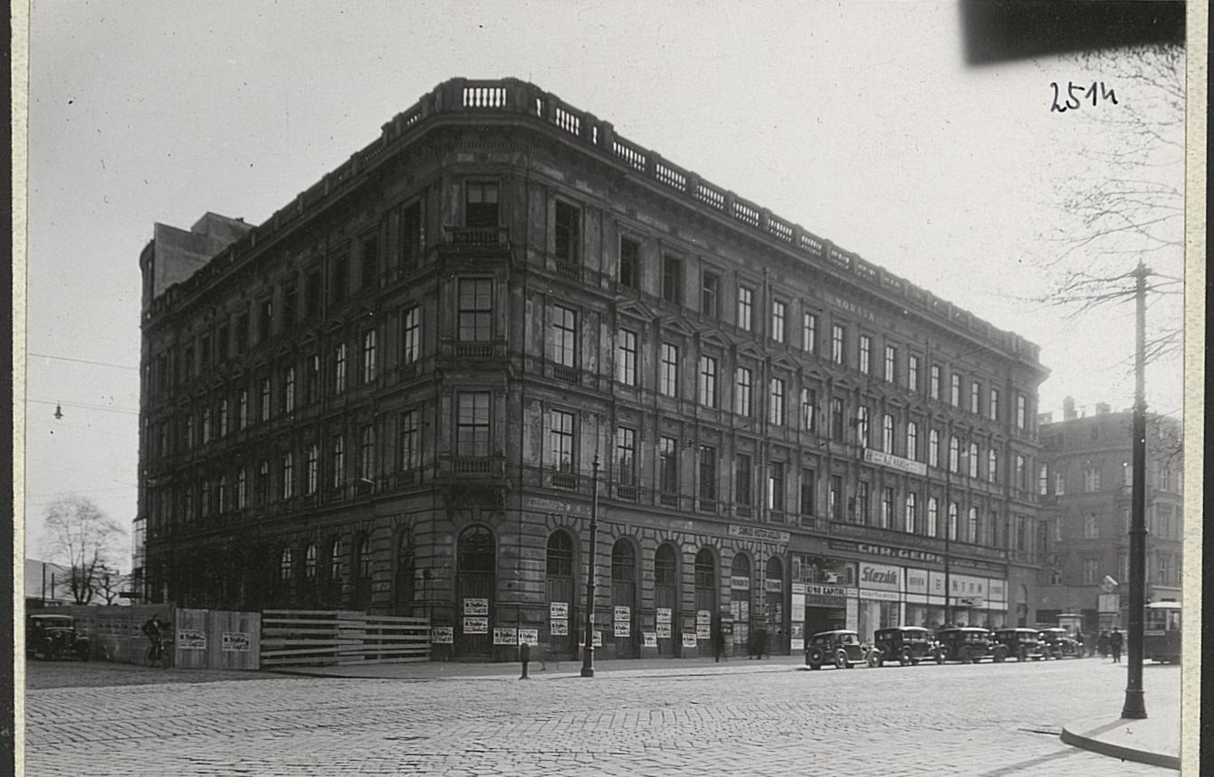 Doretův dvůr ve 30. letech 20. století