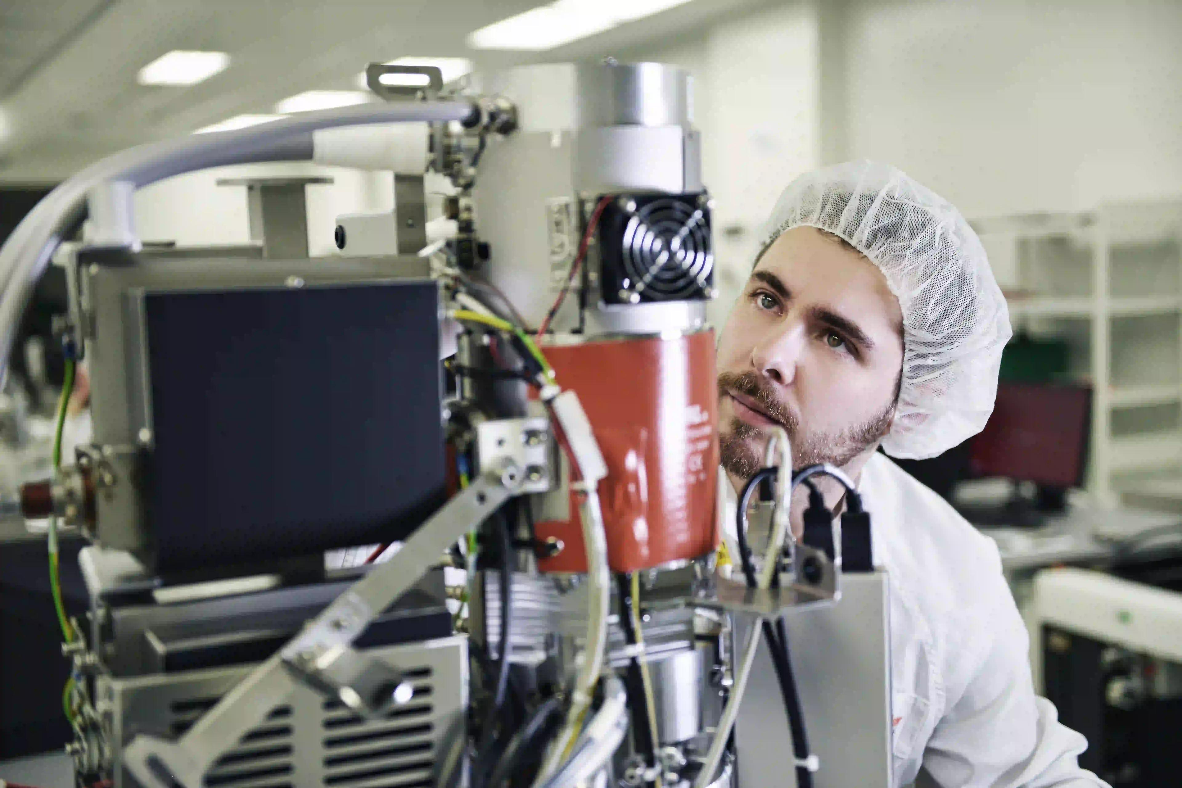 Elektronový mikroskop