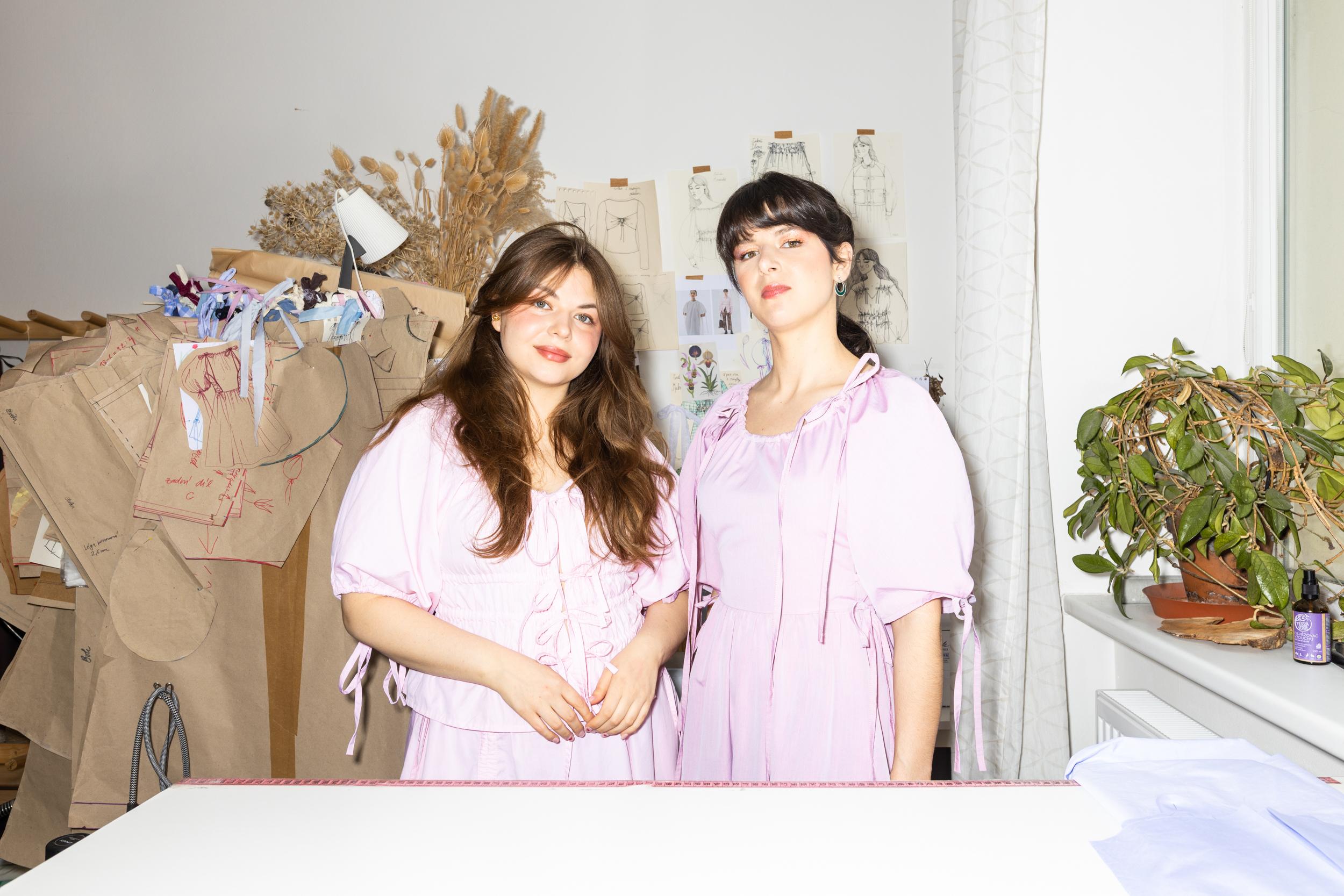 S návrhářkou Johanou Skálovou v jednom z jejích modelů