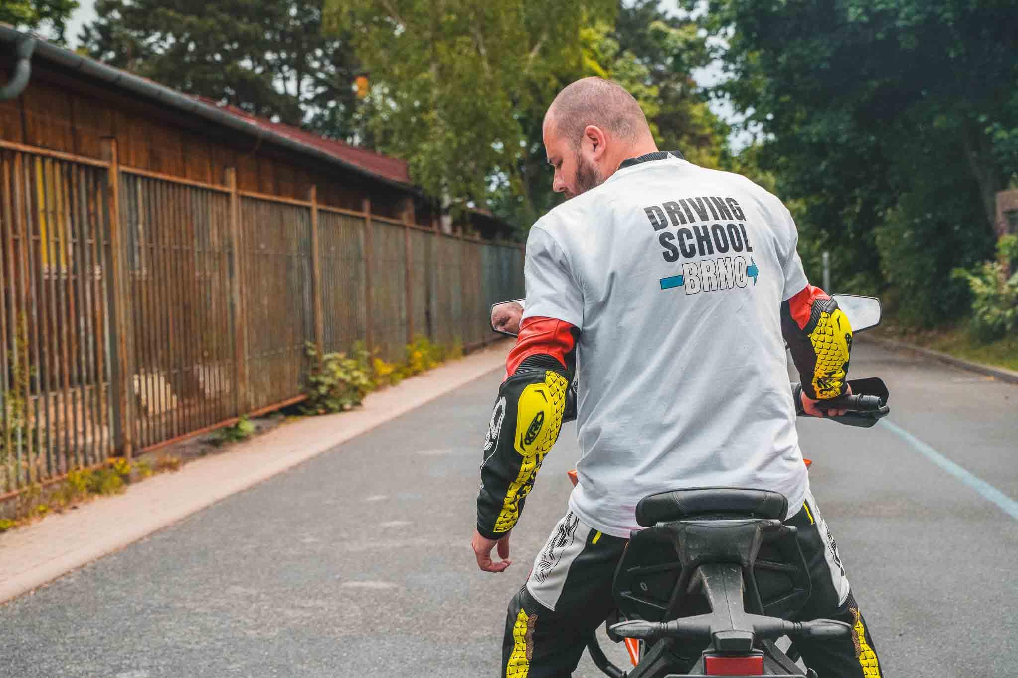 Sezóna právě začíná a motorka čeká jen na tebe.