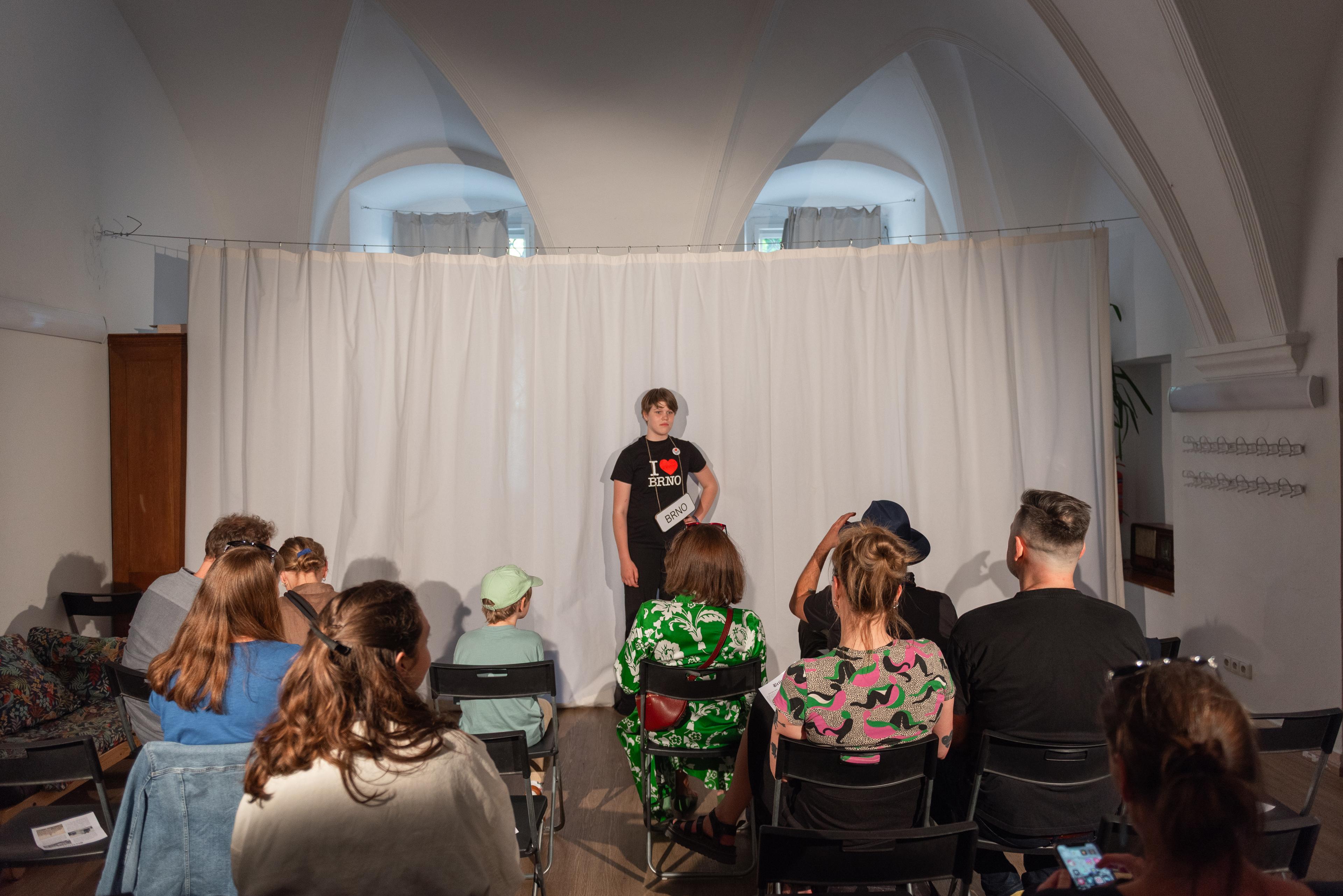 Divadelní ateliér pomáhá dětem překonat trému a získat jistotu ve vystupování.