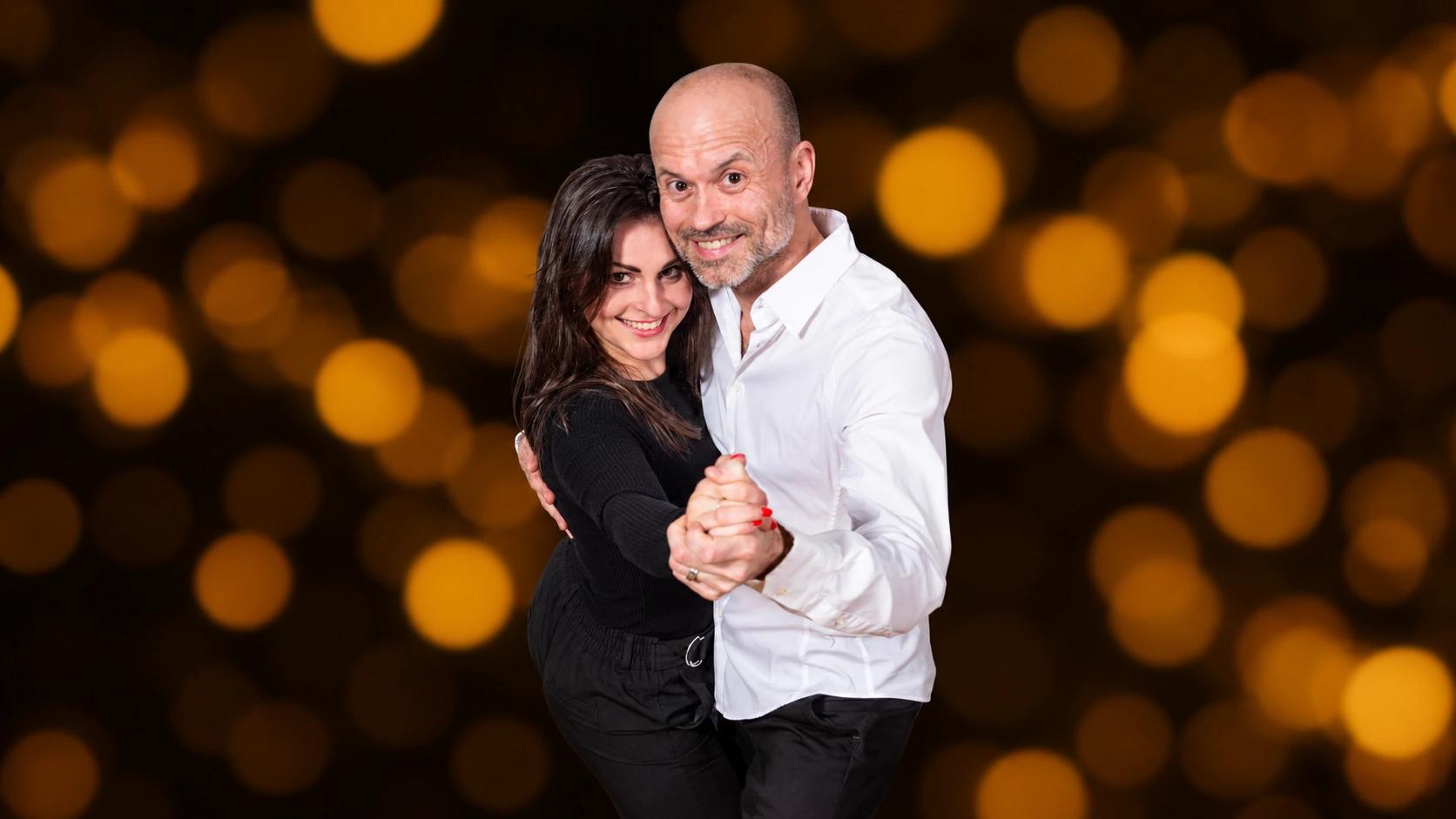 Za projektem stojí profesionální tanečník a trenér Jaroslav Kuneš , účastník první řady StarDance