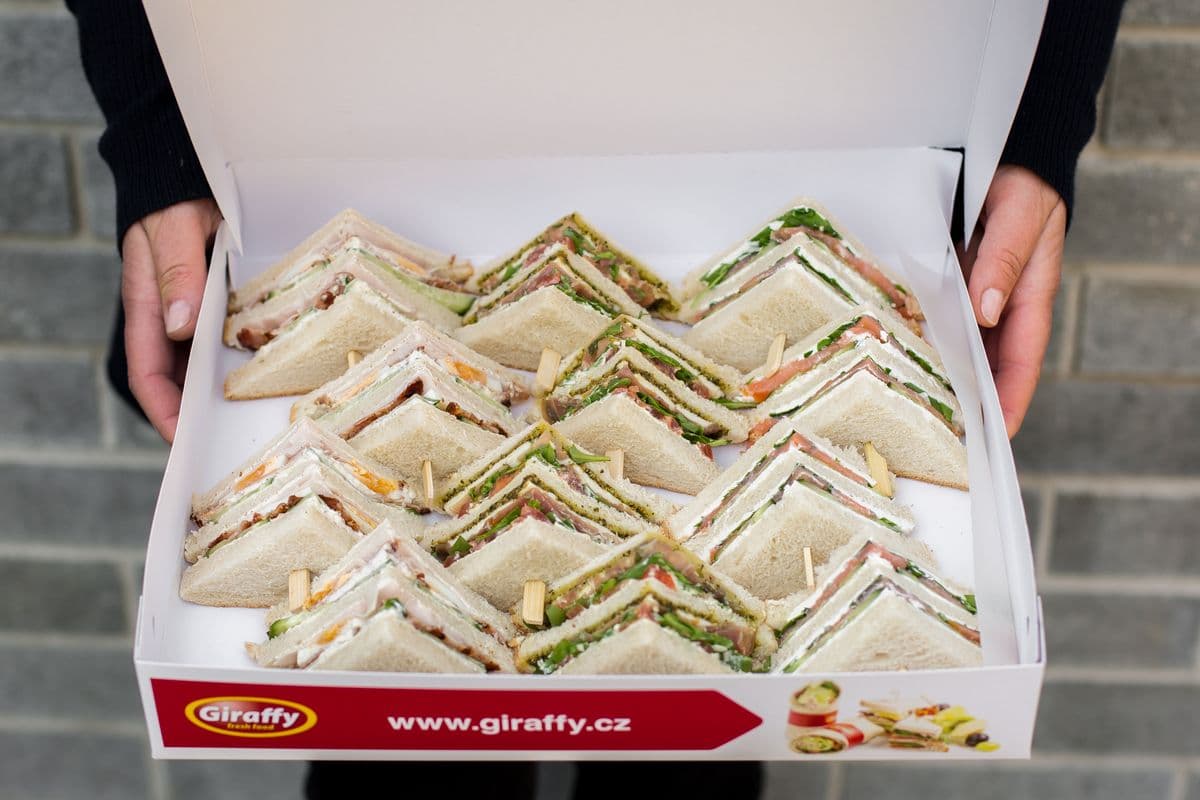 Experti na snídaně a brunch do kanceláře? To jsou Giraffy Catering! 