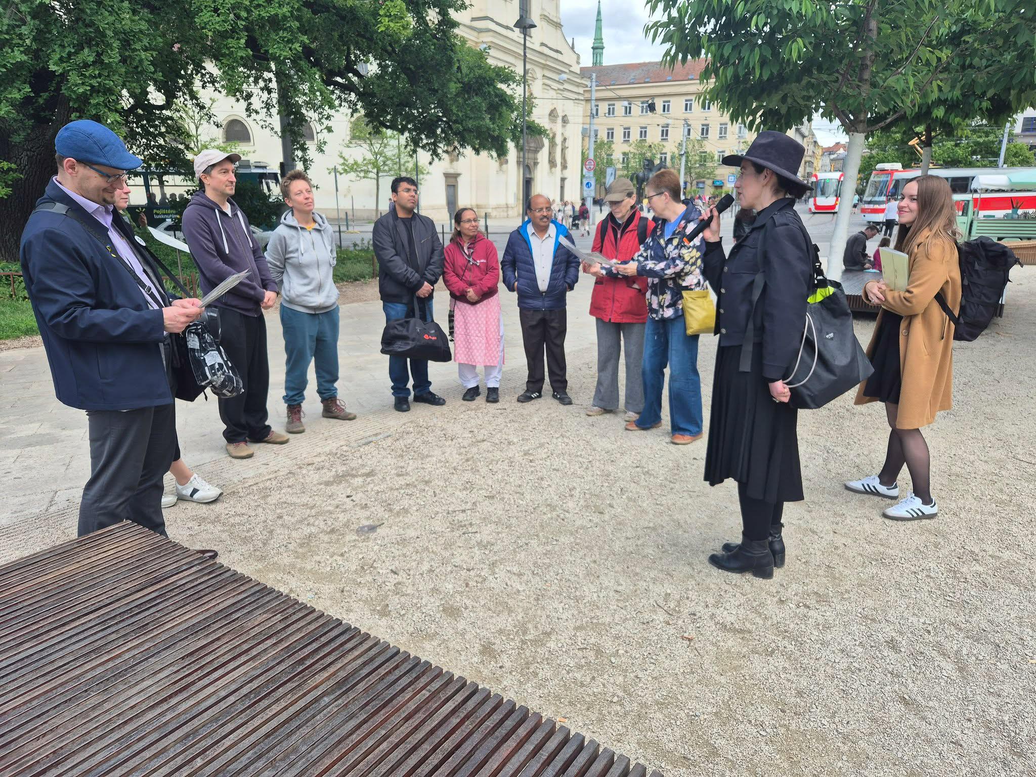 Na jaře 2025 proběhla komentovaná procházka po nově zrekonstruovaném parku na Moravském náměstí.