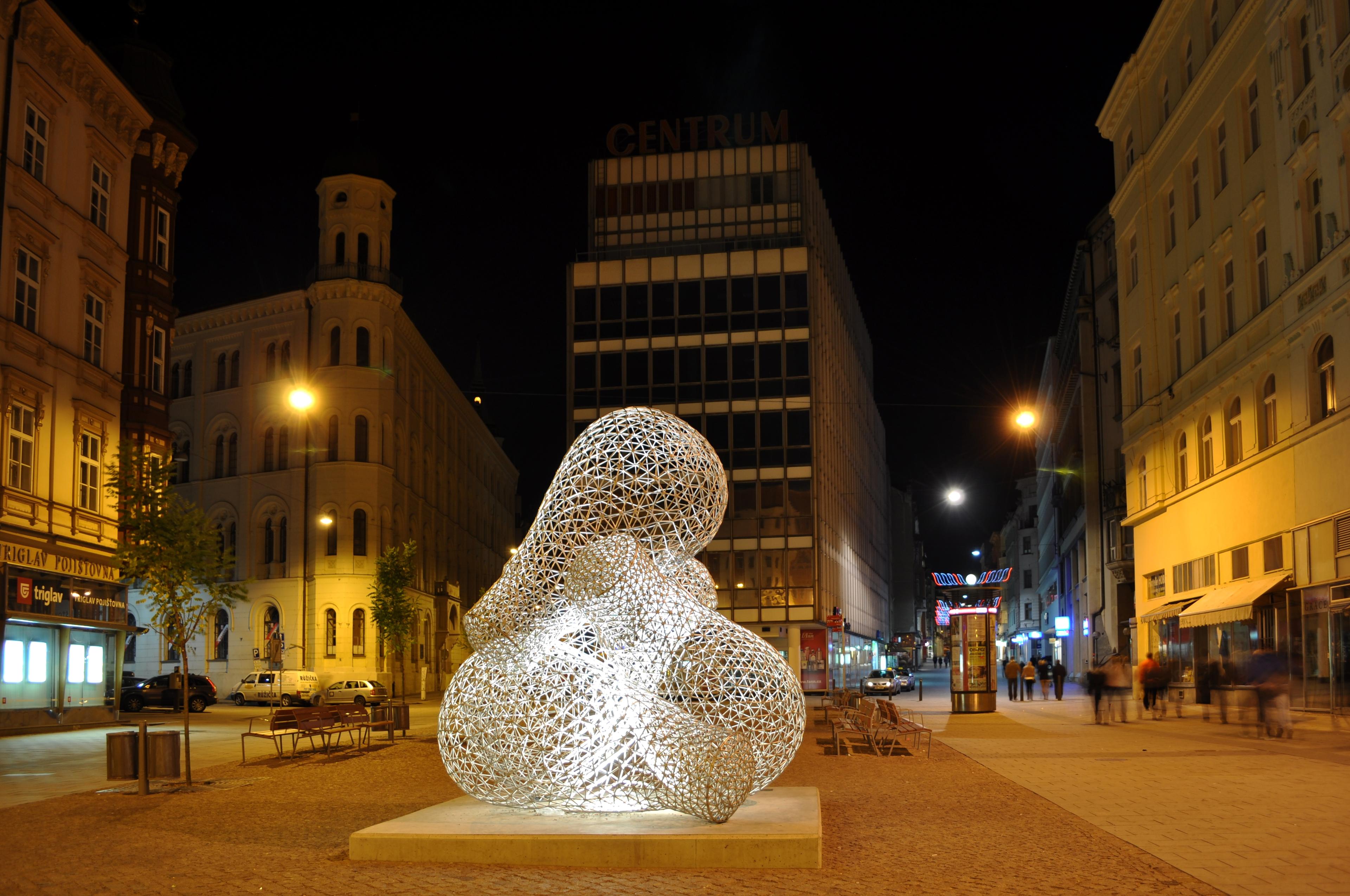 Žárovka na Malinovského náměstí