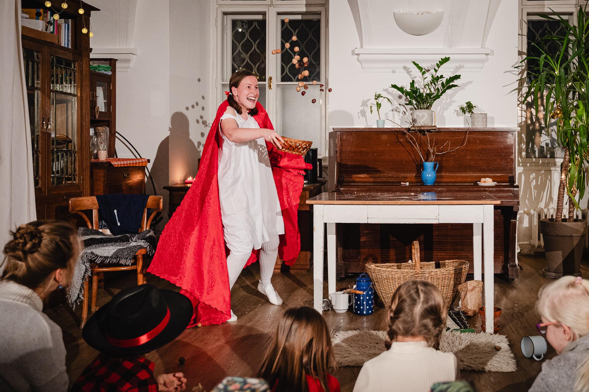  V současné době mají v divadle osm inscenací pro děti a čtyři pro dospělé.