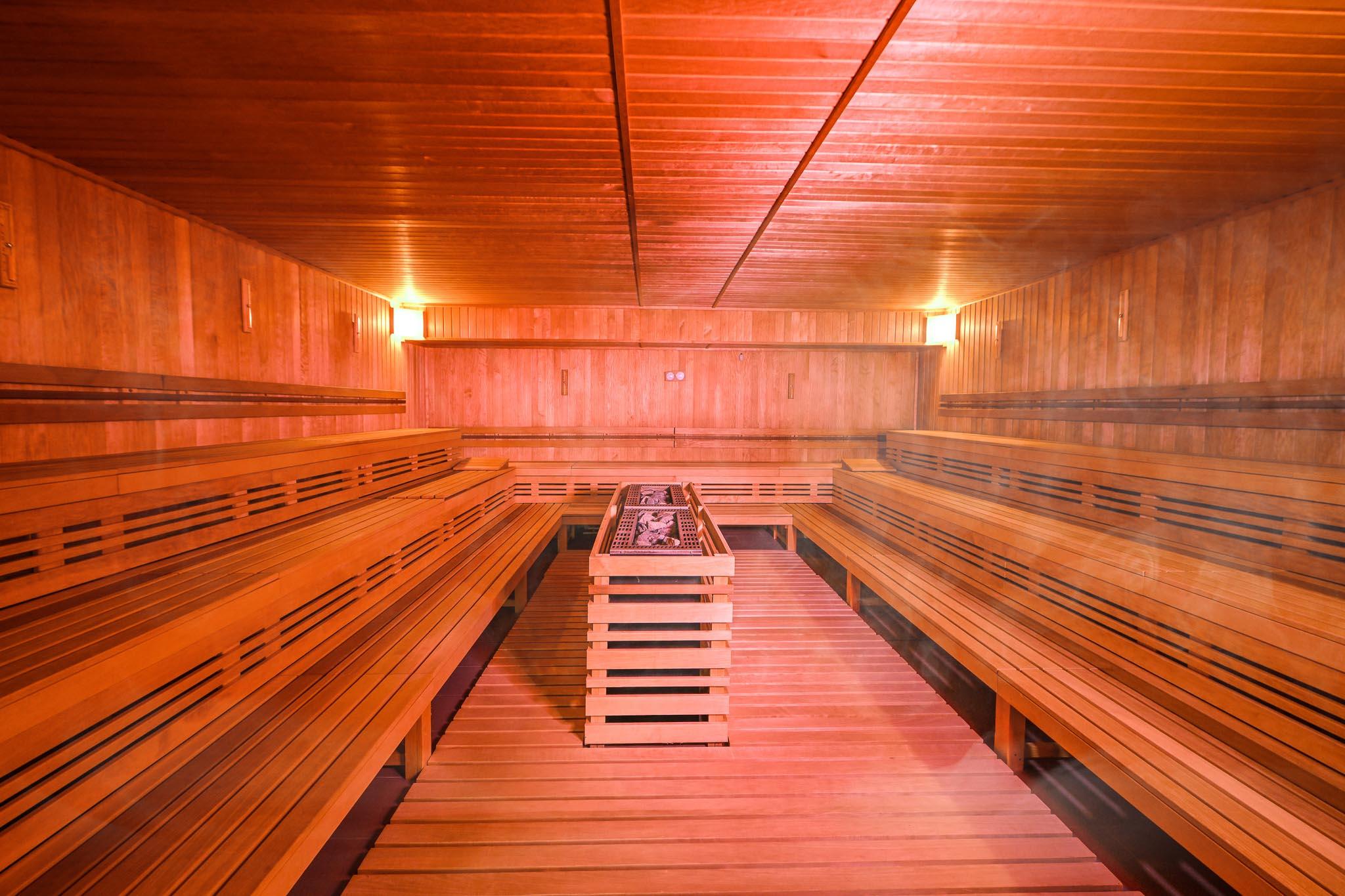 Bonusem v areálu Bazény Lužánky jsou čím dál populárnější saunové ceremoniály.