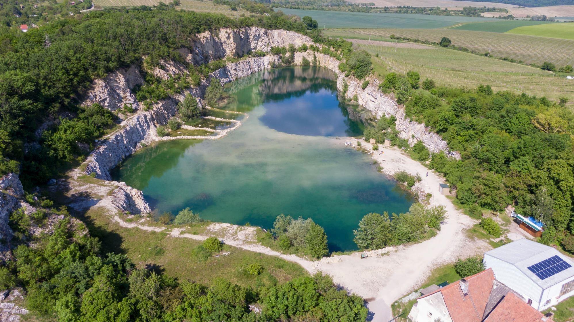 Z práce do plavek: Kde přežít vedro?