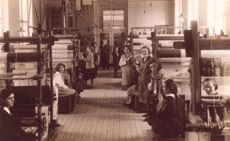 Záběr do kobercové dílny z roku 1937, Moravská gobelínová manufaktura