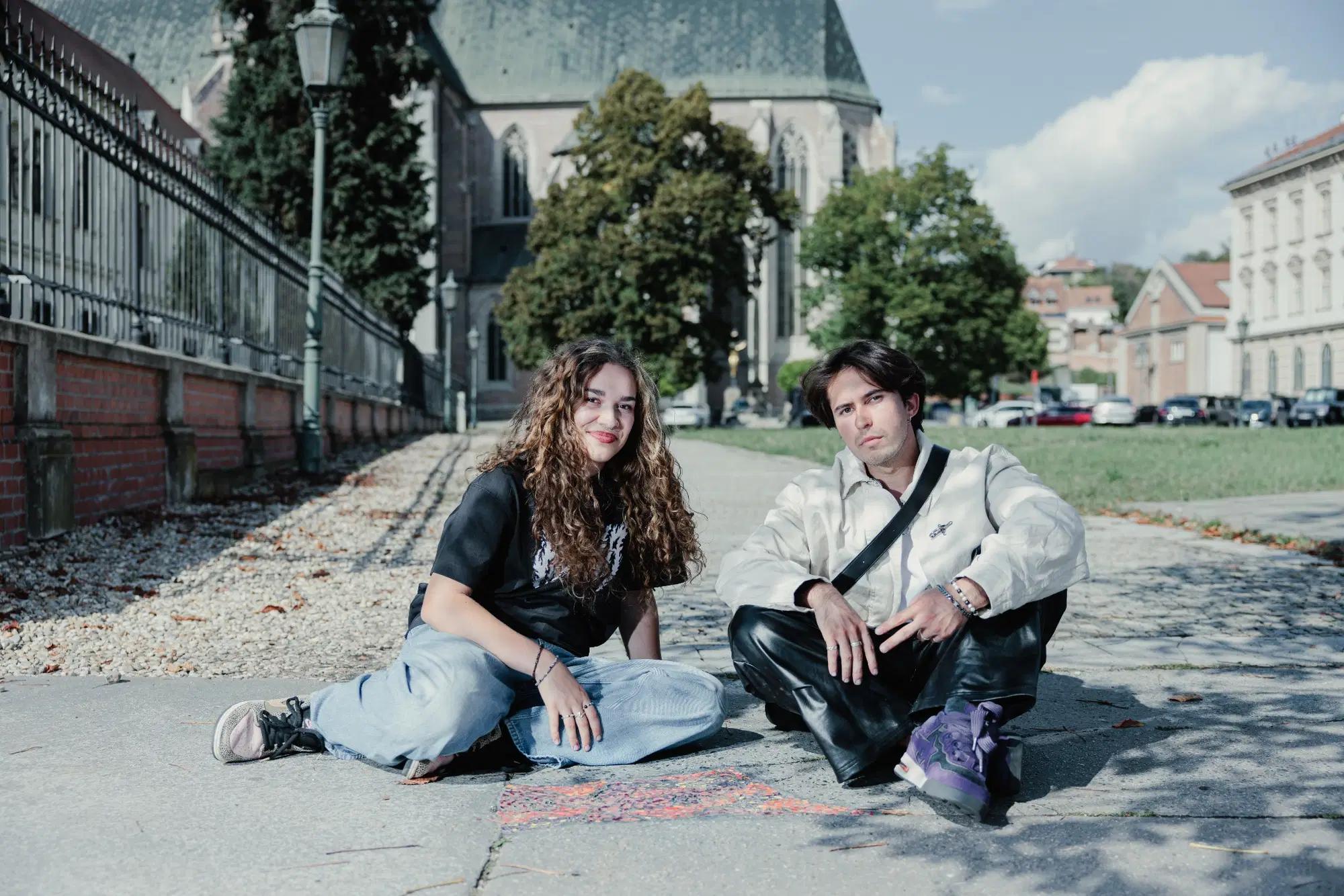 Mozaika s motivem draka před bazilikou Nanebevzetí Panny Marie
