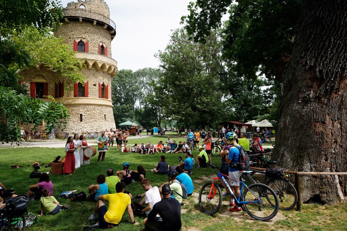 Hudba na kole nabízí geniální spojení cyklistiky, vína, památek UNESCO a živých hudebních zastavení v přírodě