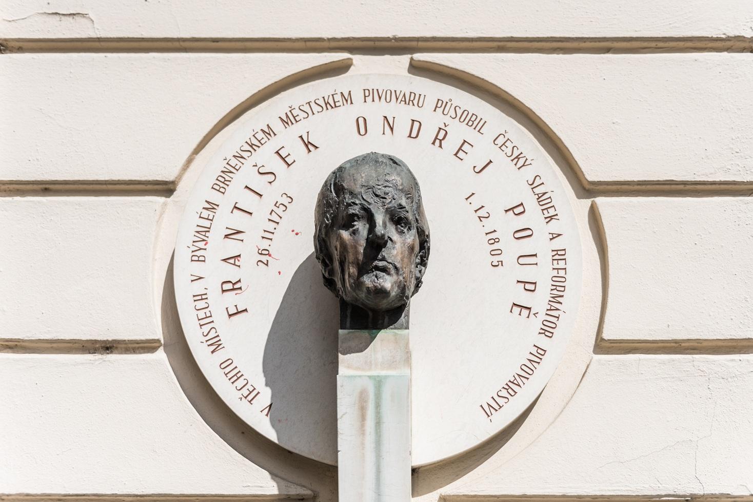 Busta Františka Ondřeje Poupěte na Šilingrově náměstí