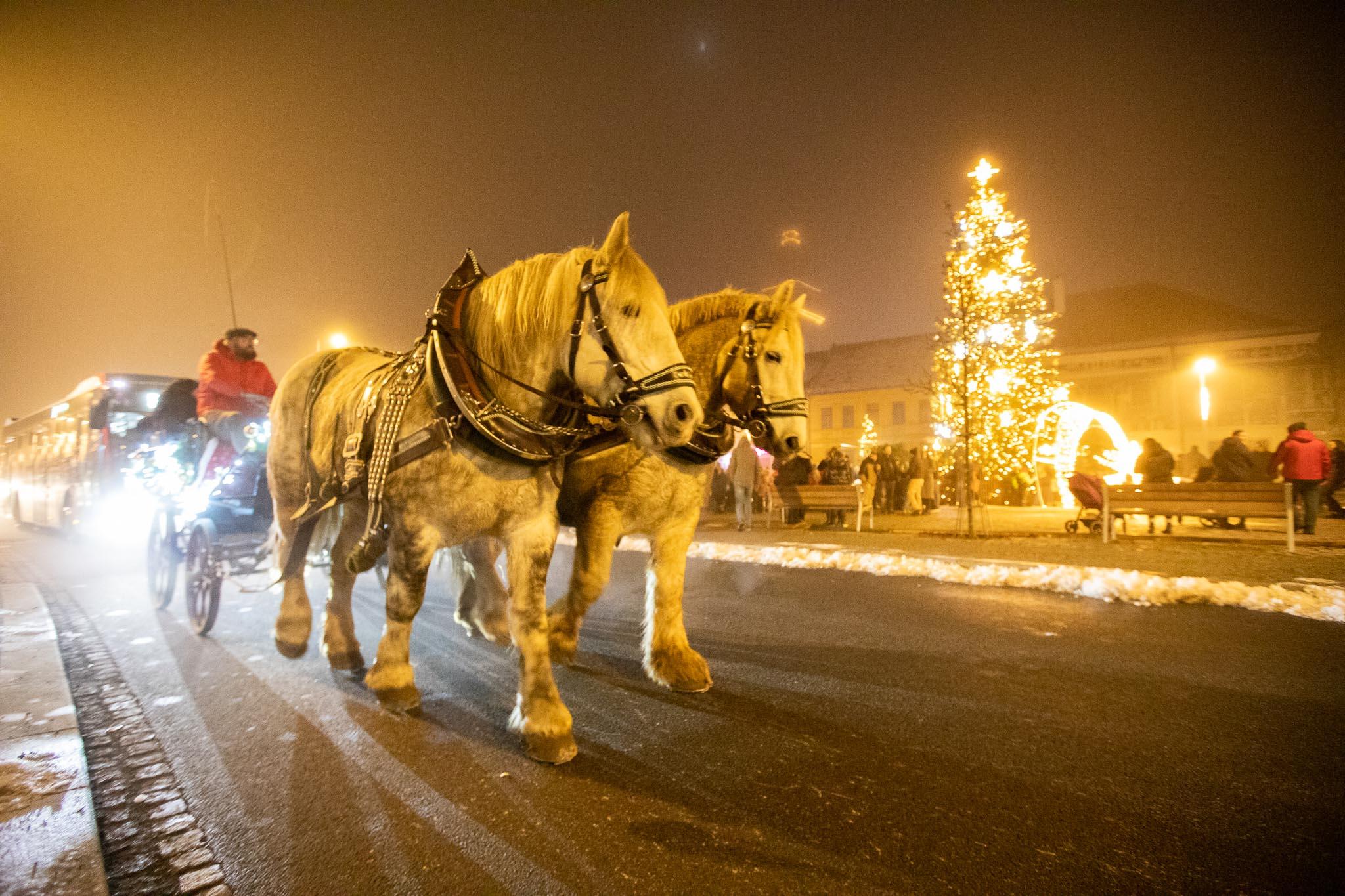 Nenechte si ujít magický Průvod andělů s betlémským světlem.