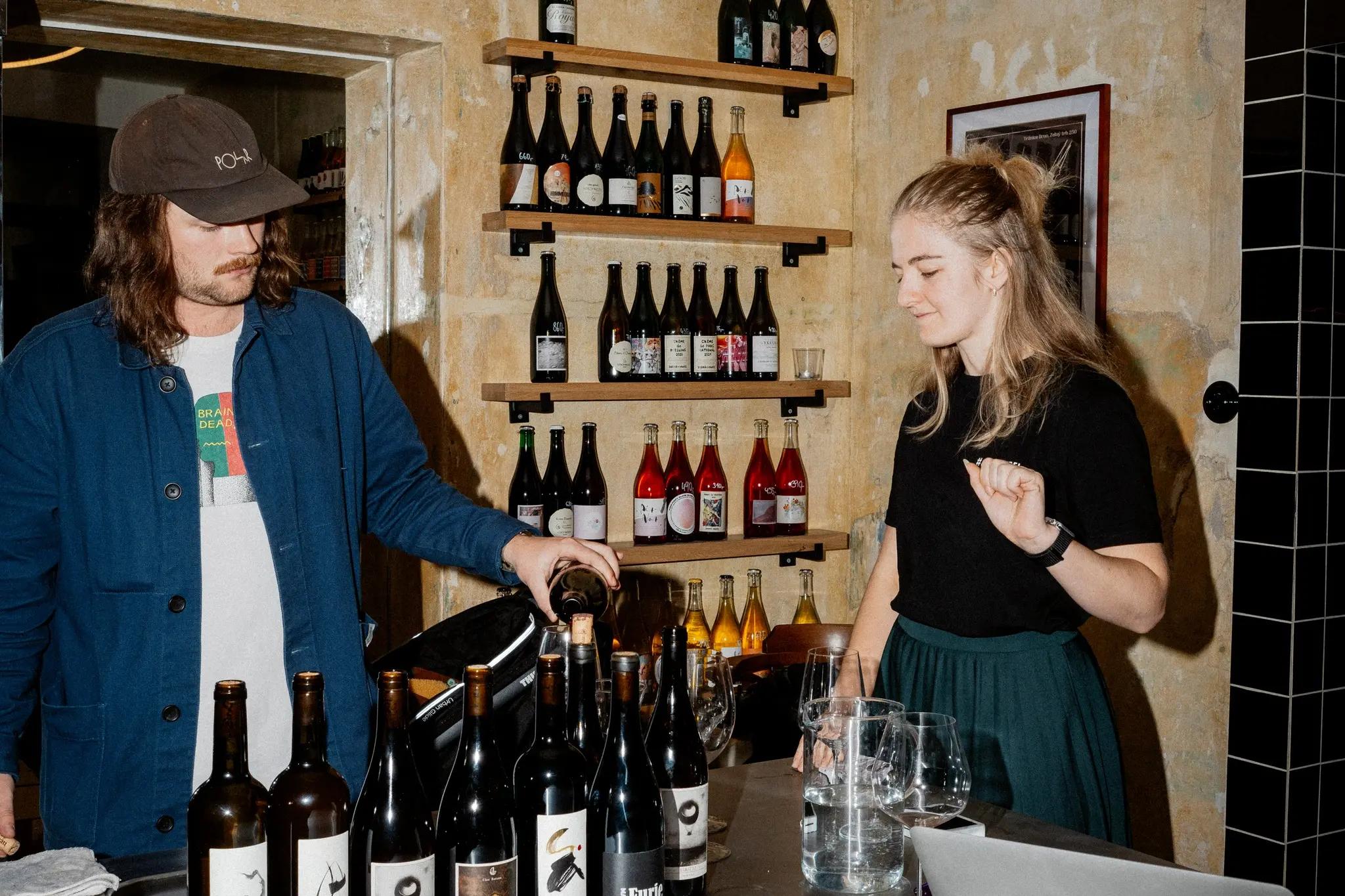 Brněnský „Bottle-share“: Kam v Brně pro nejlepší řemeslné pivo i víno na piknik