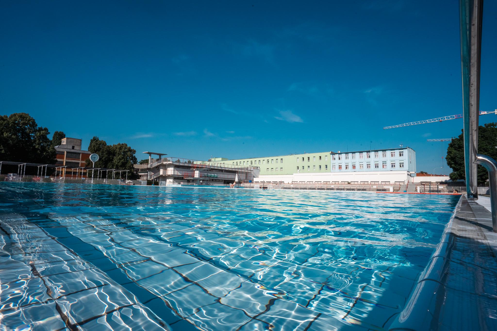 Koupaliště Zábrdovice nabízí osvěžení v srdci města.