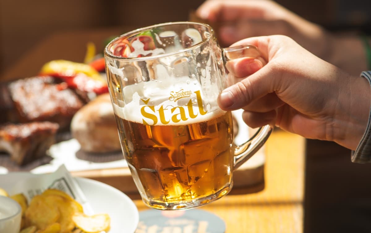 Už při prvním doušku zaujme plným tělem, harmonickou hořkostí a příjemným řízem.