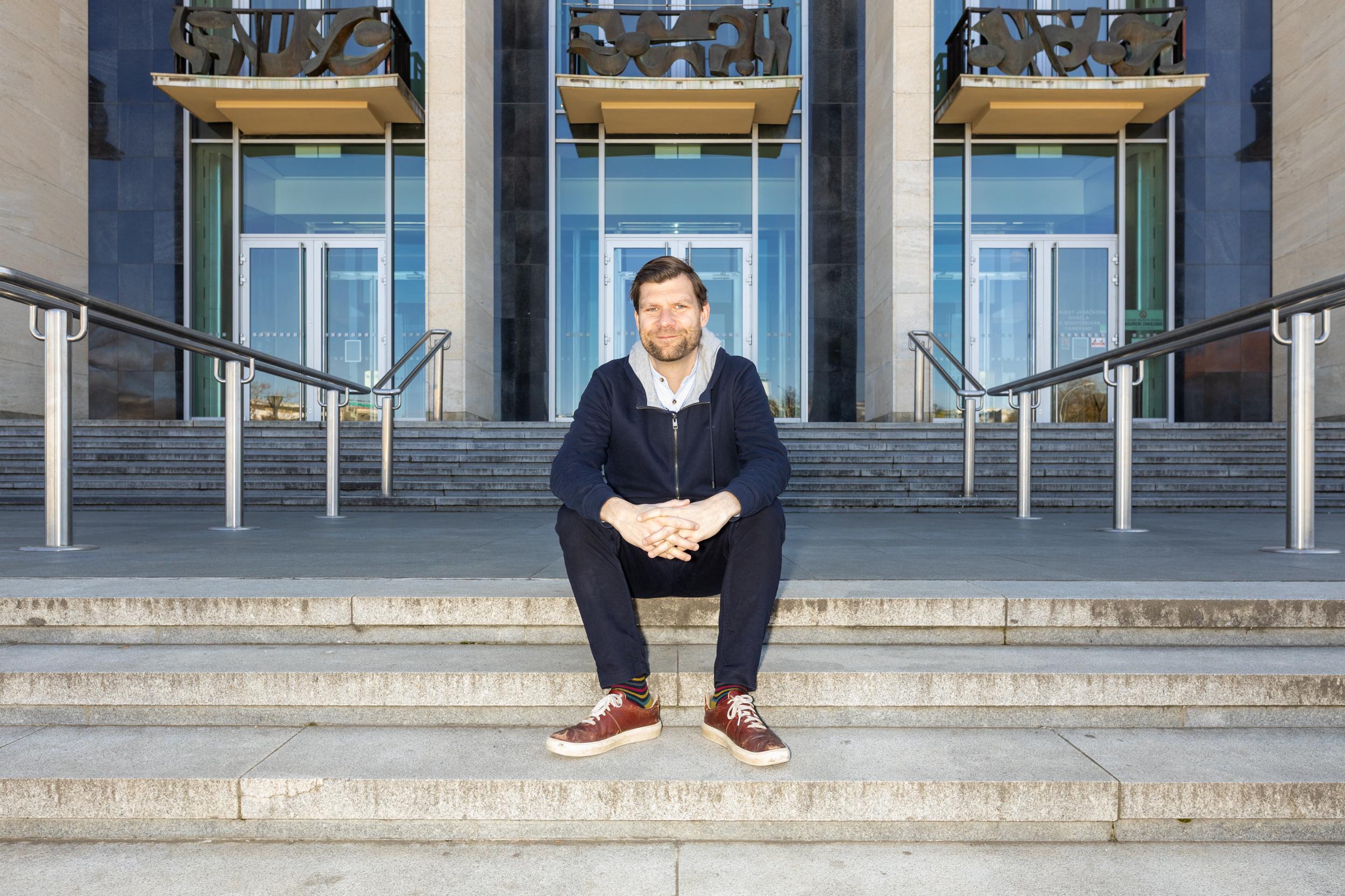 Michal Konečný u Janáčkova divadla