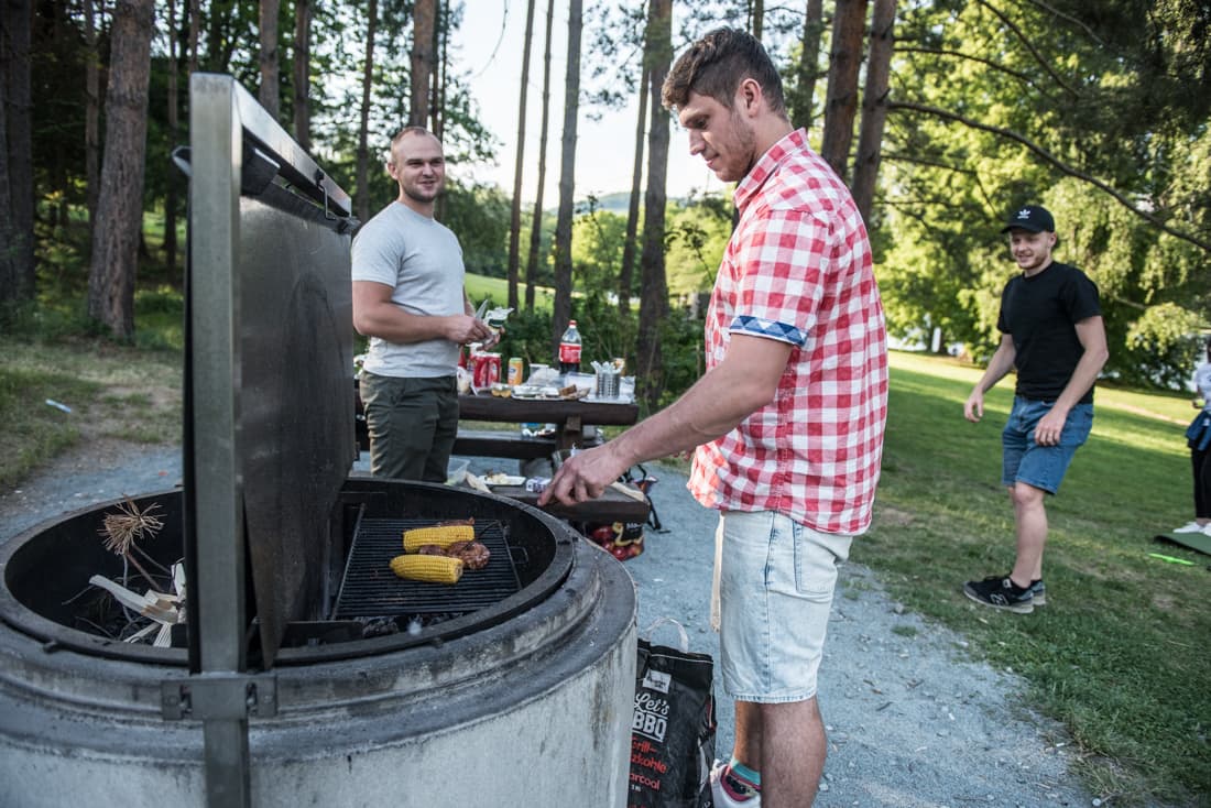 Veřejné grily jsou ideální pro všechny, kdo doma rádi šéfují u plotny.