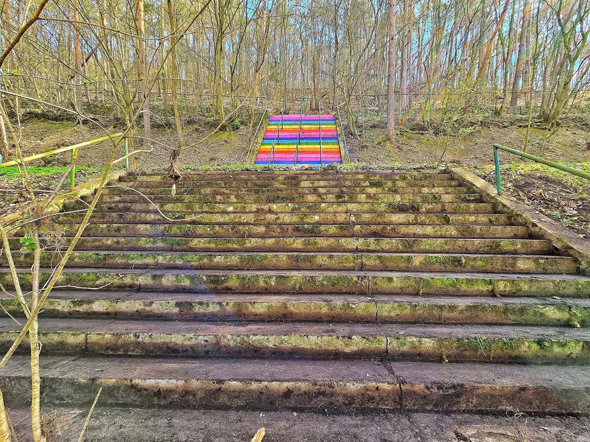 Očištěné a natřené schodiště v Mariánském údolí.