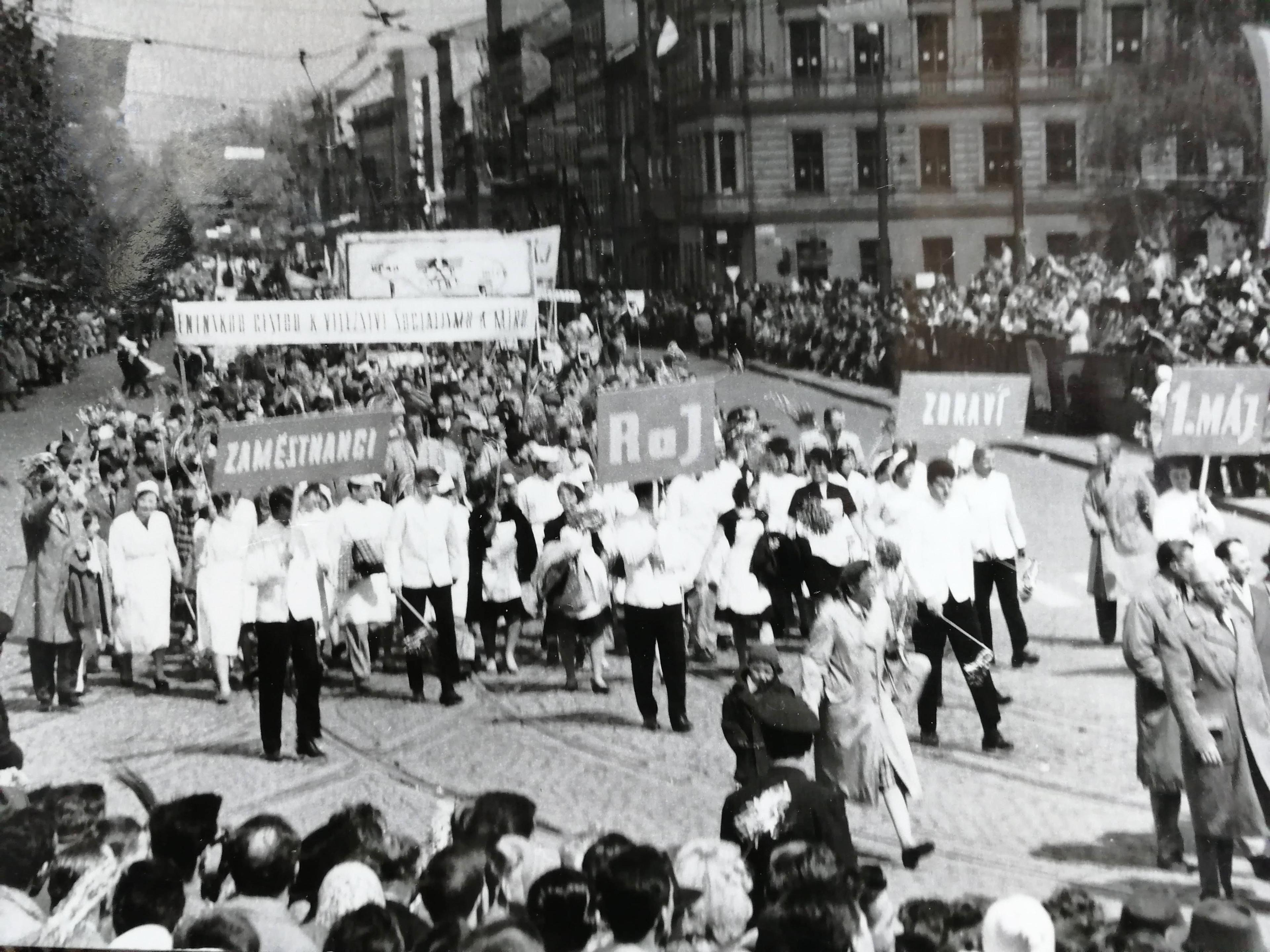 Zaměstnanci RaJ na prvomájovém průvodu