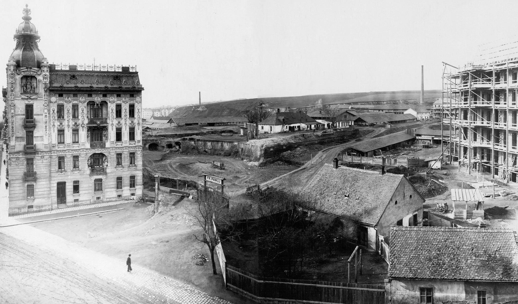 Budování Konečného náměstí