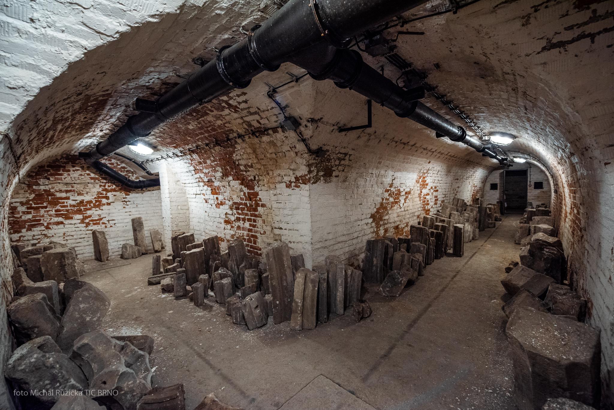 Části kaple v krytu Denis pod Petrovem