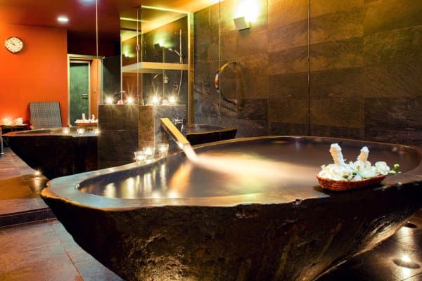 Jaro již přišlo i do Bali vany.